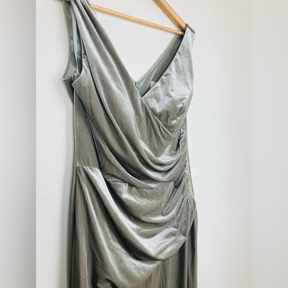 Revelry velvet sleeveless “Dawson” dress in pale sage green with silver sheen.20 - Picture 4 of 6